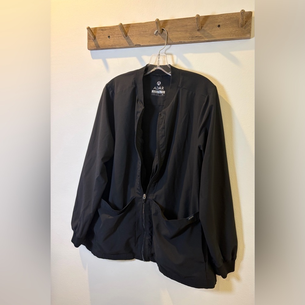 Adar Scrubs for Women Zippered Bomber Scrub Jacket size XL black - Picture 3 of 4